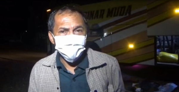 Penampakan Rombongan DPRD Lutim dan Staf Telantar di Jalan Usai Busnya Diserang