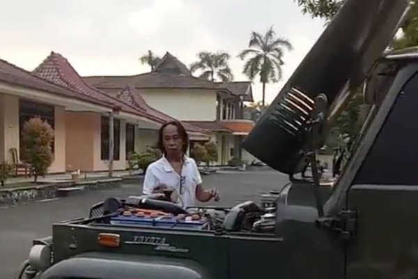 Bukan Oplet, Ini Koleksi Mobil Mandra yang Bisa Membuat Cowok Jadi Macho