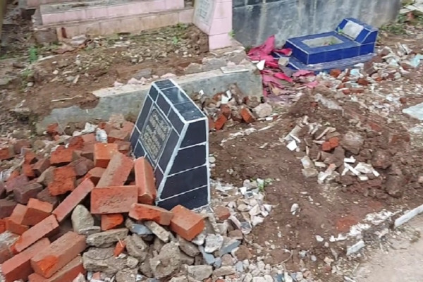 Tasikmalaya Gempar! Belasan Kuburan Hancur Dirusak Orang Tak Dikenal