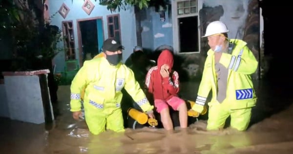 Banjir Bandang Terjang Kediri, Ratusan Rumah Terendam