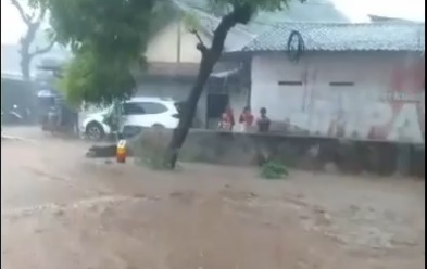Pantura Banyuwangi Lumpuh, Antrean Kendaraan Mengular 10 Km
