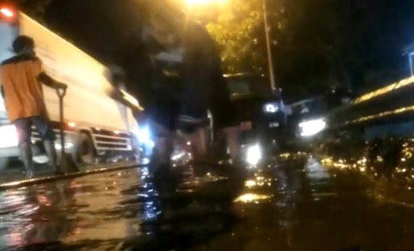 Pantura Banyuwangi Lumpuh, Antrean Kendaraan Mengular 10 Km
