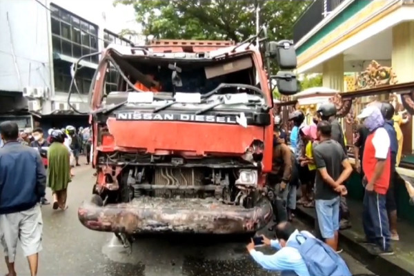 Korban Tabrakan Simpang Rapak Berserakan di Tengah Jalan Ini Penampakannya