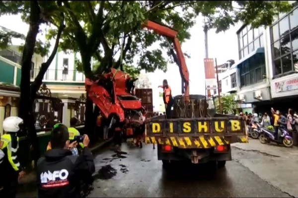 Korban Tabrakan Simpang Rapak Berserakan di Tengah Jalan Ini Penampakannya