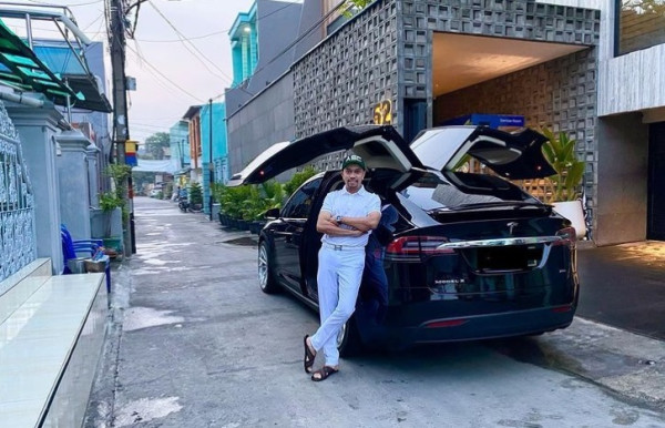 Bikin Iri, Ini Koleksi Mobil Sport Crazy Rich Tanjung Priok Ahmad Sahroni!