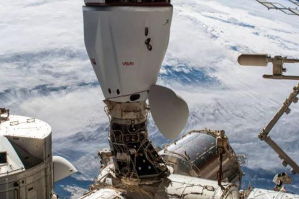 Kapal Kargo SpaceX Dragon Tinggalkan Stasiun Luar Angkasa Internasional Menuju Bumi