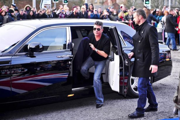 Diajari Anak, Simon Cowell Akhirnya Beli Mobil Listrik Tesla