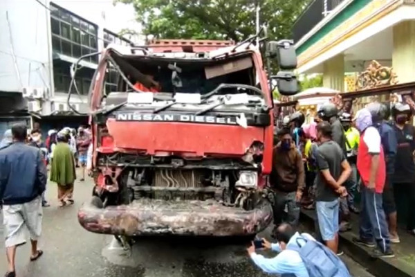 Sopir Maut Kecelakaan Balikpapan Ternyata Pakai SIM Palsu