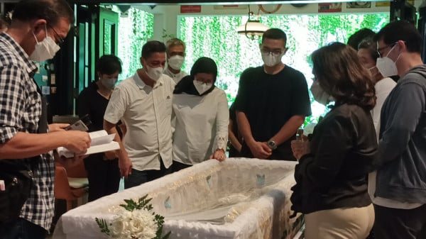 Maura Magnalia Anak Nurul Arifin Meninggal Dunia, Begini Suasana Rumah Duka