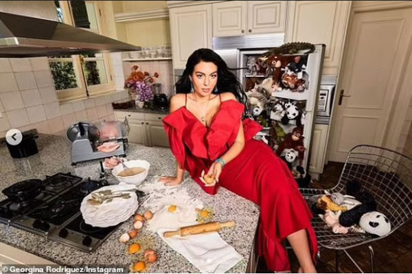 Saking Besar Rumahnya Ronaldo, Georgina Rodriguez Butuh 30 Menit ke Ruang Tamu