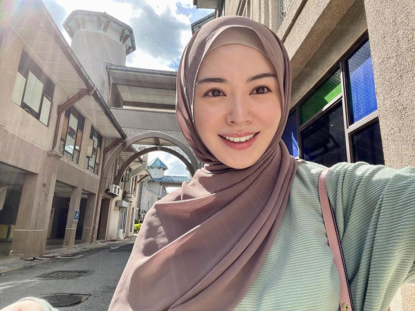 Cerita Ayana Moon Jadi Muslim di Korea Selatan, Harus Beli Alat Shalat dari Indonesia