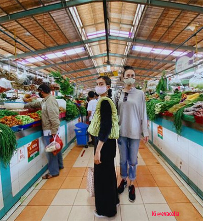 Gaya 8 Artis Belanja ke Pasar Tradisional, Siapa Paling Keren?