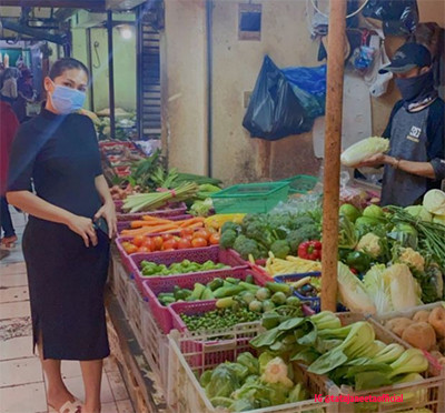 Gaya 8 Artis Belanja ke Pasar Tradisional, Siapa Paling Keren?