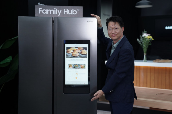 Kulkas Pintar Samsung Punya Layar Besar dan Bisa Putar Spotify, Harganya Rp30 Juta