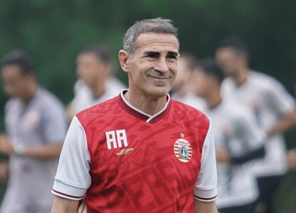 Ini Daftar 13 Pelatih yang Dipecat Korban Keganasan Liga 1 2021/2022