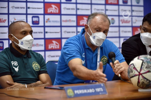 Ini Daftar 13 Pelatih yang Dipecat Korban Keganasan Liga 1 2021/2022