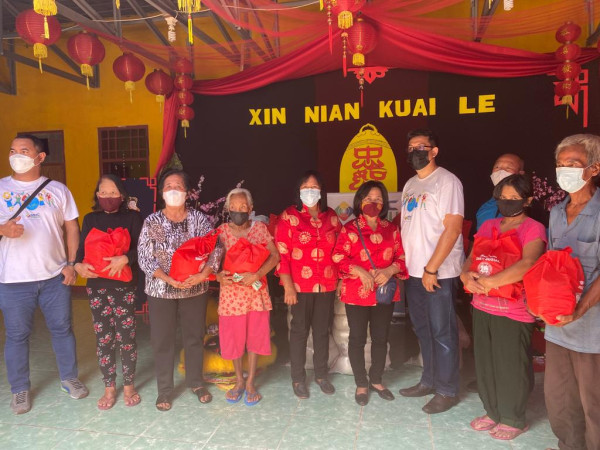 Tahun Baru Imlek, MNC Peduli Salurkan Sembako untuk Warga Tionghoa Bogor