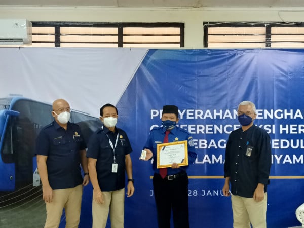 Detik-detik Khaerun Sopir Transjakarta Gagalkan Wanita Bunuh Diri di Jembatan 3 Penjaringan