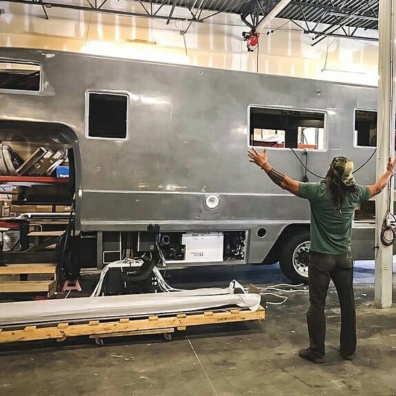 Cerai, Jason Momoa Sang Aquaman Terpaksa Tinggal di Mobil