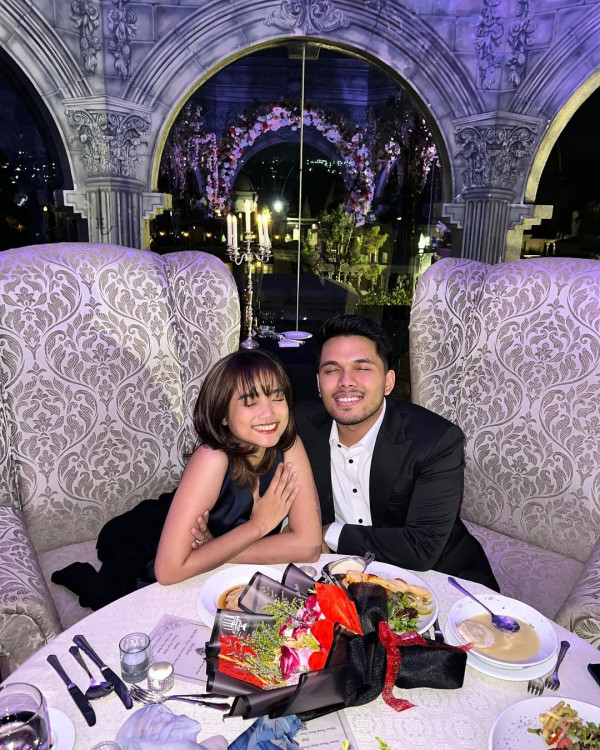 Thariq Halilintar dan Fuji Resmi Pacaran, Intip Foto Mesranya saat Makan Malam Romantis