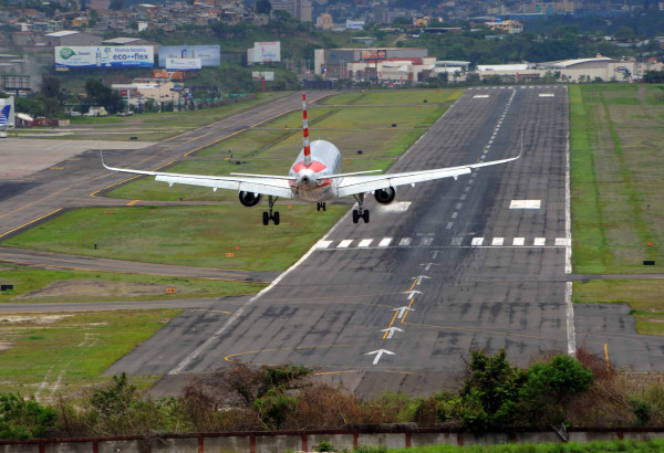Bikin Ngilu, Inilah 5 Bandara Paling Berbahaya di Dunia!