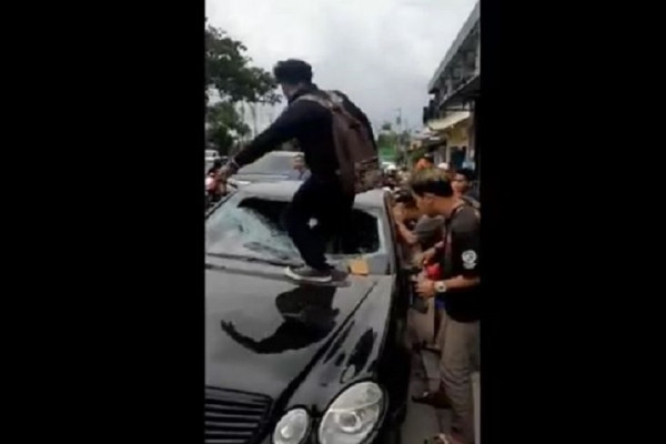 Sangar saat Beraksi, Ini Penampakan 3 Pelaku Pengrusakan Mobil Mewah di Bantul