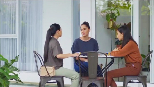 Tips Jadi Teman yang Baik bagi Korban Selingkuh ala Teman Kinan Layangan Putus