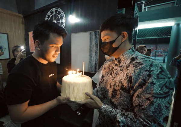 Thariq Halilintar Ulang Tahun, Potongan Kue Pertama Diberikan untuk Fuji