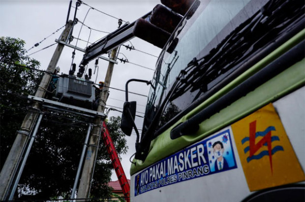 Benahi Fasilitas Kelistrikan di Mamuju, Petugas PLN Prioritaskan Keselematan