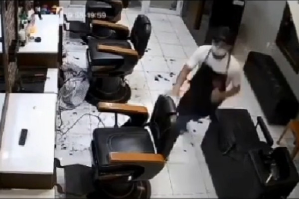 Tidak Terima Hasil Cukuran, Pria Ini Nyaris Bacok Tukang Pangkas Rambut