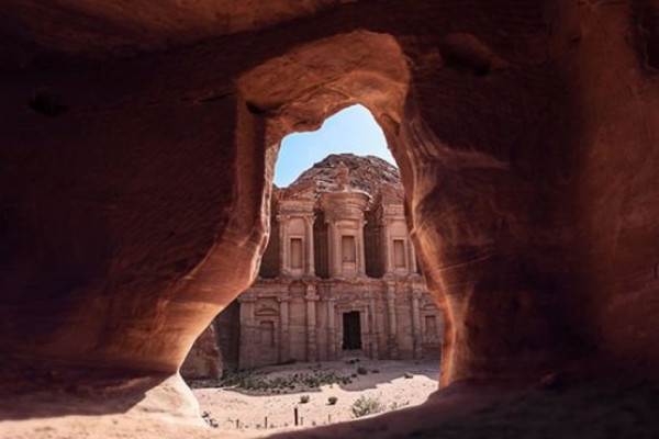 Arkeolog Temukan Berhala Bermata Satu di Kota Kuno Petra