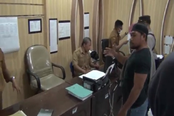 Ricuh! Ratusan Buruh Pelabuhan Ngamuk dan Usir Pegawai DPRD Sultra