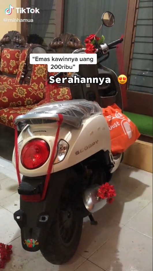 Viral! Pengantin Nikah dengan Mahar Rp200 Ribu tapi Seserahannya Mobil dan Motor