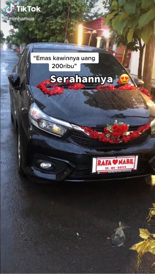Viral! Pengantin Nikah dengan Mahar Rp200 Ribu tapi Seserahannya Mobil dan Motor
