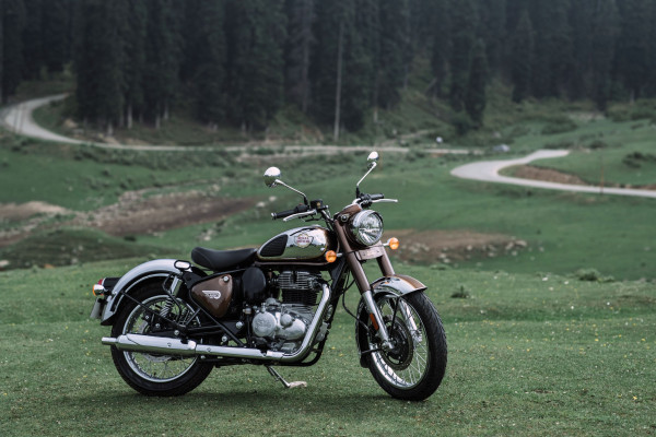 Bidik Kelas Menengah, Royal Enfield Buka Pemesanan Classic 350 lewat Tokopedia