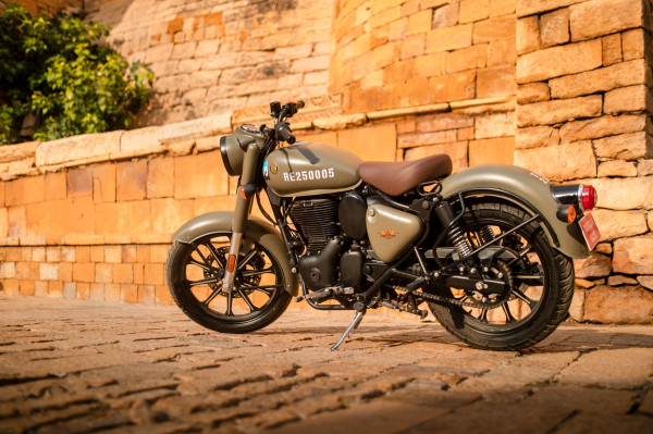Bidik Kelas Menengah, Royal Enfield Buka Pemesanan Classic 350 lewat Tokopedia
