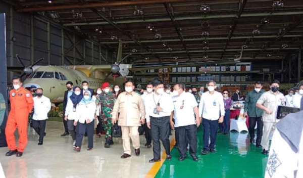 Prabowo Tantang PTDI Produksi 24 Unit Pesawat CN235 Per Tahun