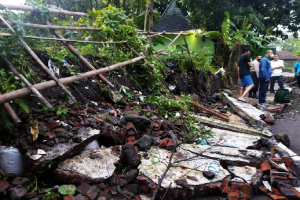 Hujan Es Disertai Angin Kencang Terjang Kota Malang 1 Tewas, Begini Penjelasan BMKG