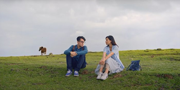 Review Film Akad: Kisah Cinta Hangat dari Lagu Is Pusakata