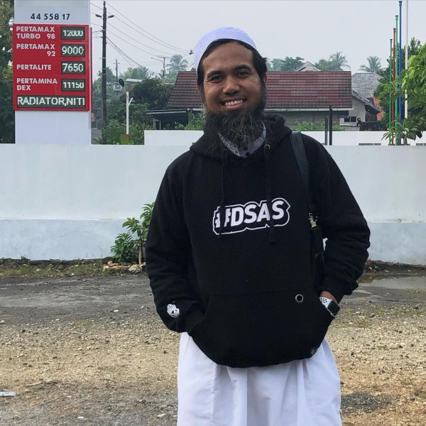 5 Musisi Hijrah Tanpa Berhenti Bermusik, yang Terakhir Dakwah Lewat Lagu
