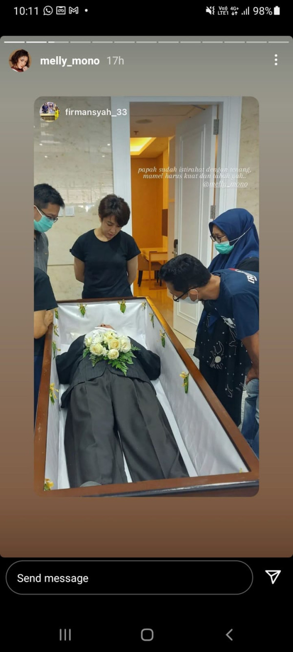 Melly Mono Berduka, sang Ayah Meninggal Dunia