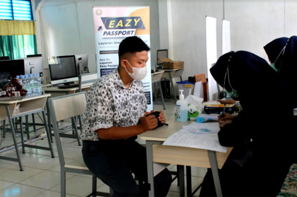 Mudahkan Delegasi Seni Budaya, Imigrasi Polman Berikan Layanan Eazy Passport