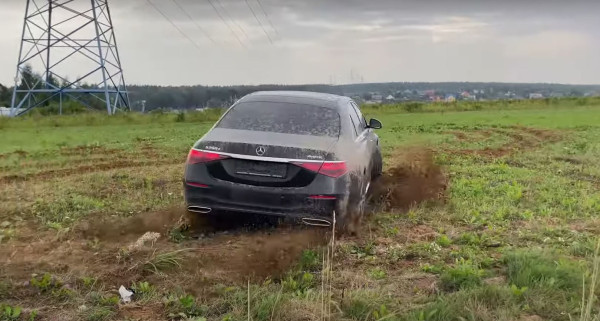 Viral, Sedan Mewah Mercedes-Benz S-Class Diajak Main Lumpur