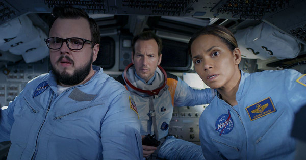 Review Fim Moonfall: Kengerian saat Bulan Jatuh ke Bumi