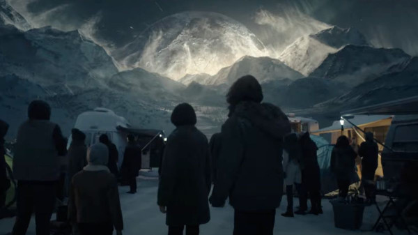 Review Fim Moonfall: Kengerian saat Bulan Jatuh ke Bumi