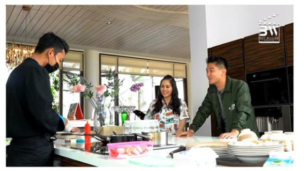 Rumah Mewah Momo Eks Geisha, Ada Danau dan Lapangan Golf