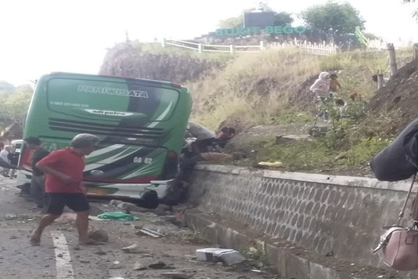 Penampakan Kecelakaan Maut di Bukit Bego Jogjakarta, Bus Hancur Berantakan