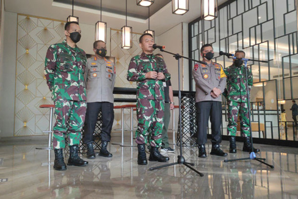 3 Momen Keakraban Jenderal Dudung dan Irjen Pol Fadil, Nomor 2 Terobos Banjir Bareng