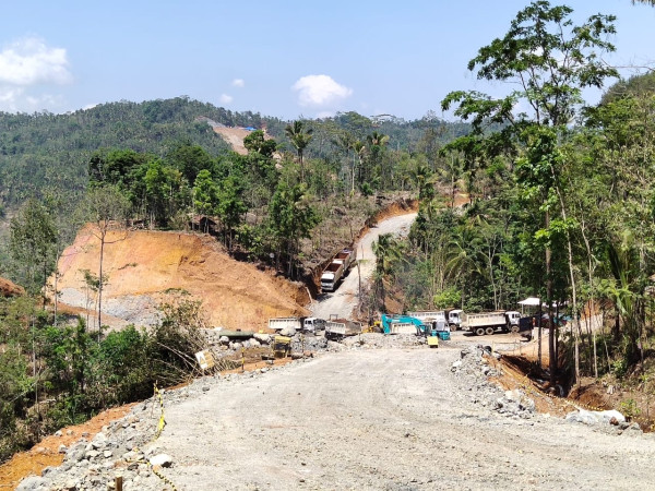 Pembebasan Lahan Proyek Bendungan Bener, Aparat Gabungan Dampingi BPN Ukur Tanah