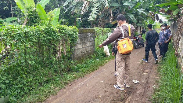 Mayat Dalam Kantong Plastik Sampah Gegerkan Warga Karadenan Bogor
